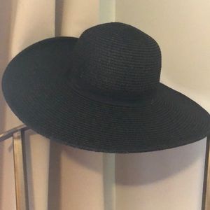 Wide brim hat